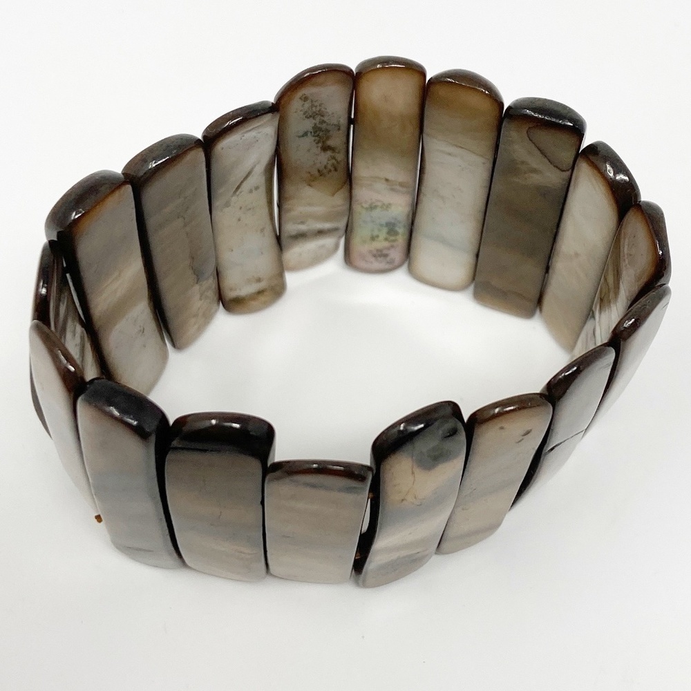 River Shell Stretch Bracelet - Picture 5 of 6